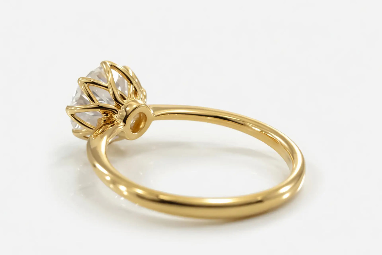 vintage eight prong petal design round lab diamond 14k white gold solitaire engagement ring Canada