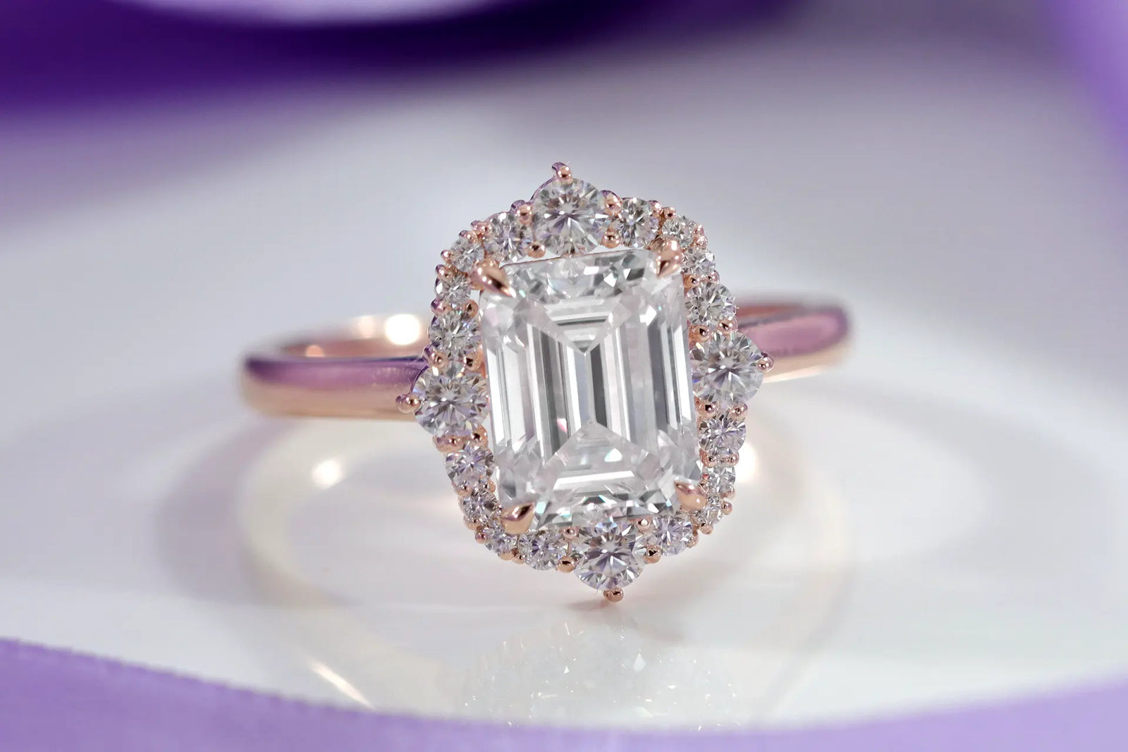 emerald-vintage-cluster-halo-diamond-ring-quorri-Canada