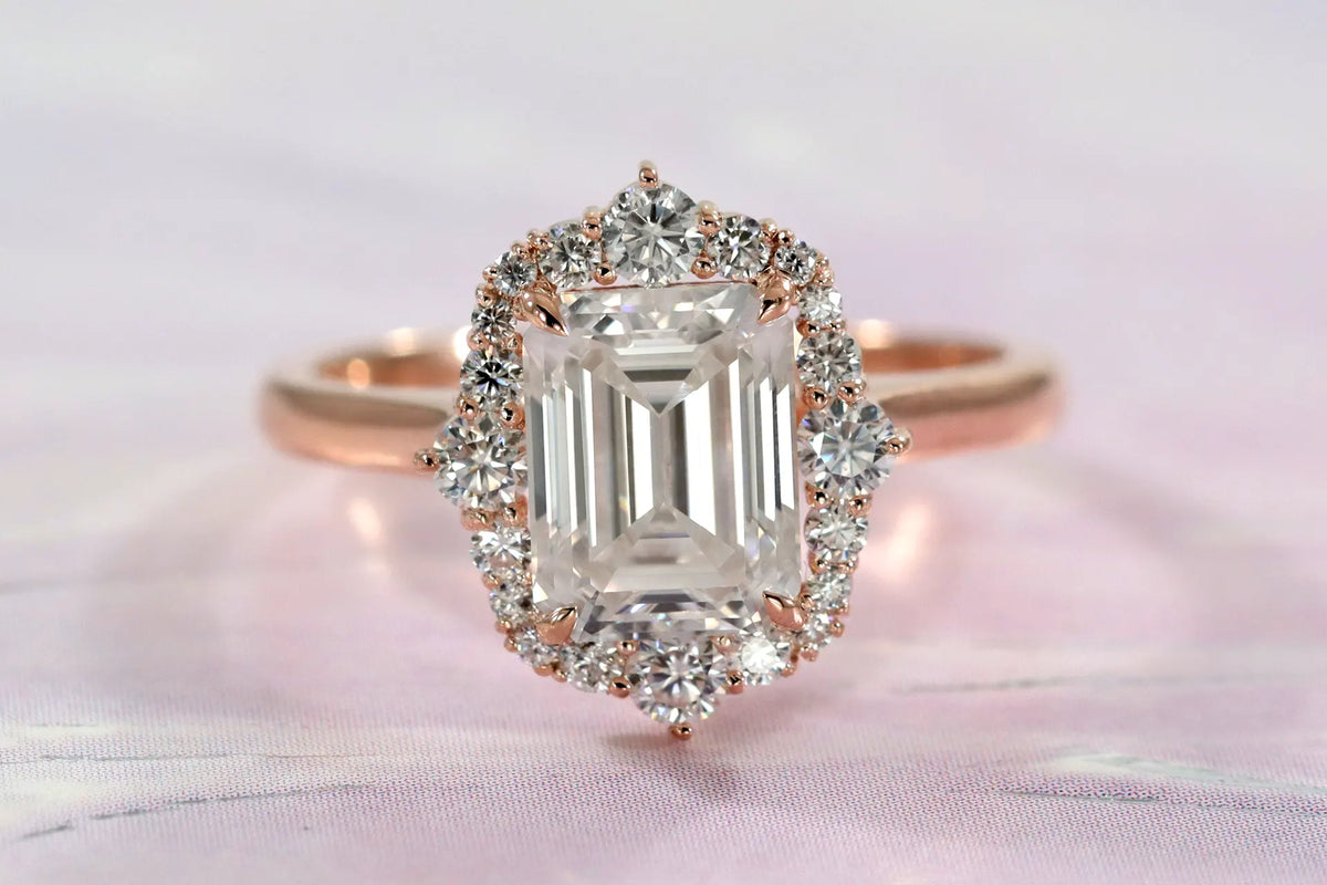 emerald-vintage-cluster-halo-diamond-ring-quorri-Canada