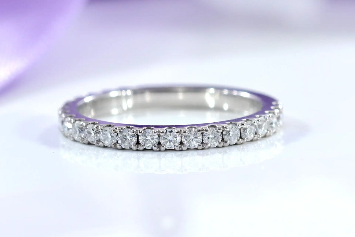 designer scalloped 14k white gold round brilliant lab diamond wedding band at Quorri Canada
