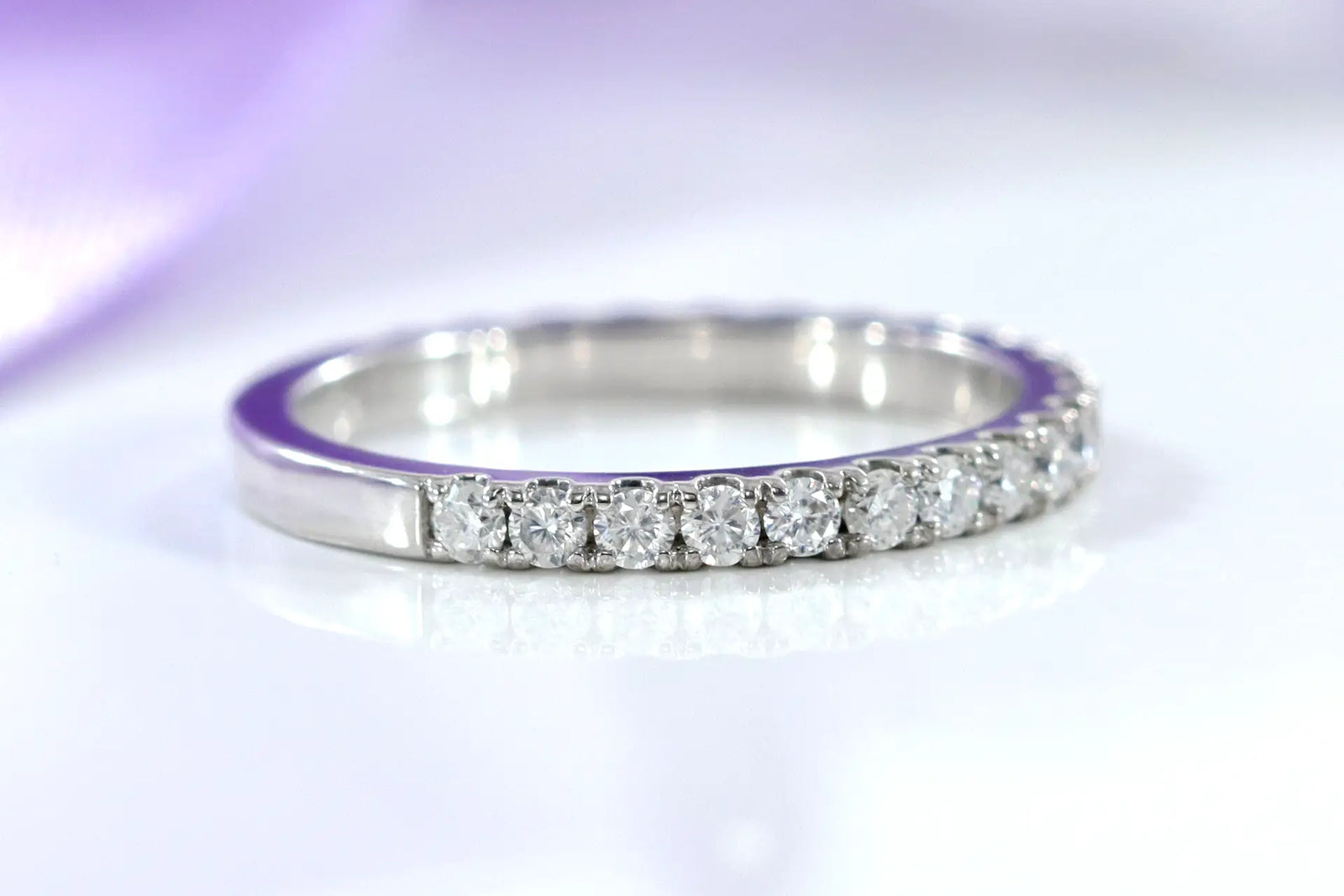 designer scalloped 18k white gold round brilliant lab grown diamond wedding band at Quorri Canada