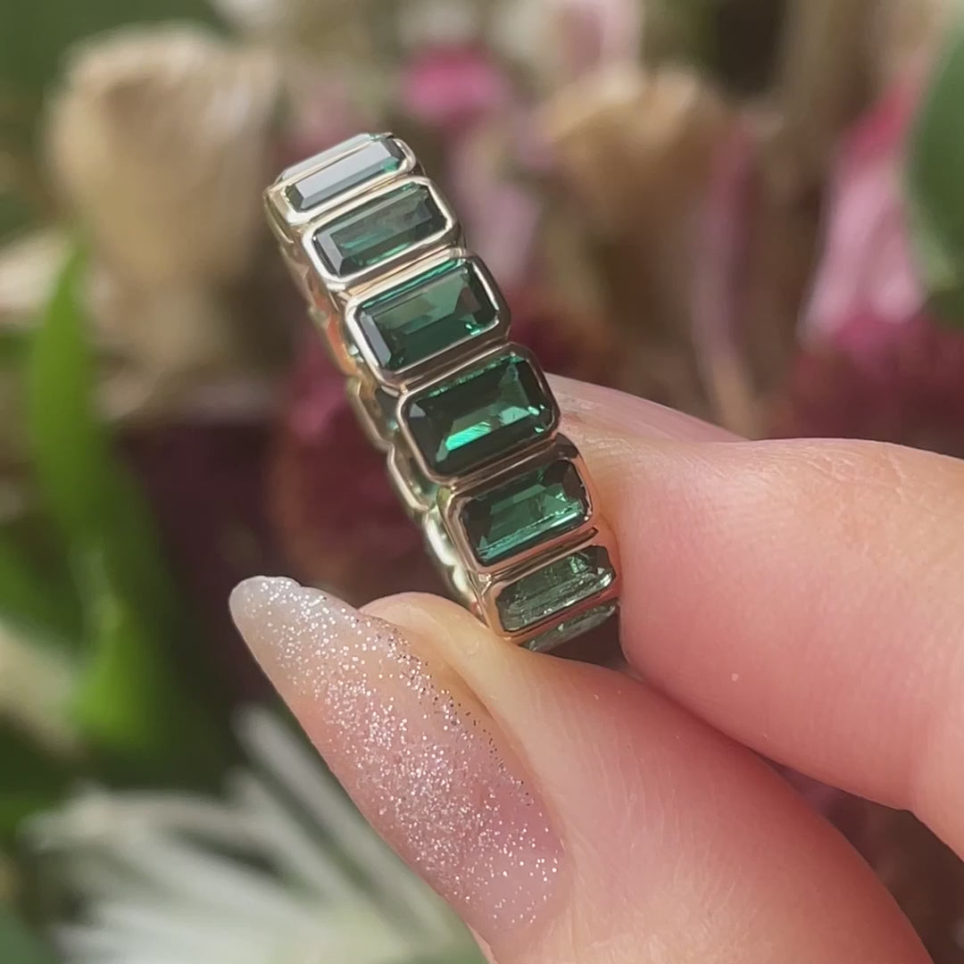 Canadian north south set 18k yellow gold full bezel 5ct.tw lab grown green emerald eternity wedding and anniversary ring Quorri