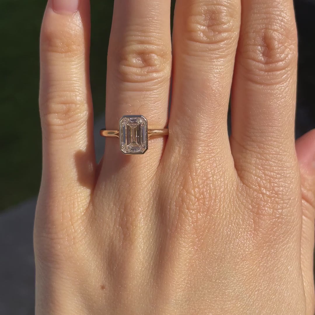 18k yellow gold 2 carat bezel set emerald lab grown diamond engagement ring Quorri Canada