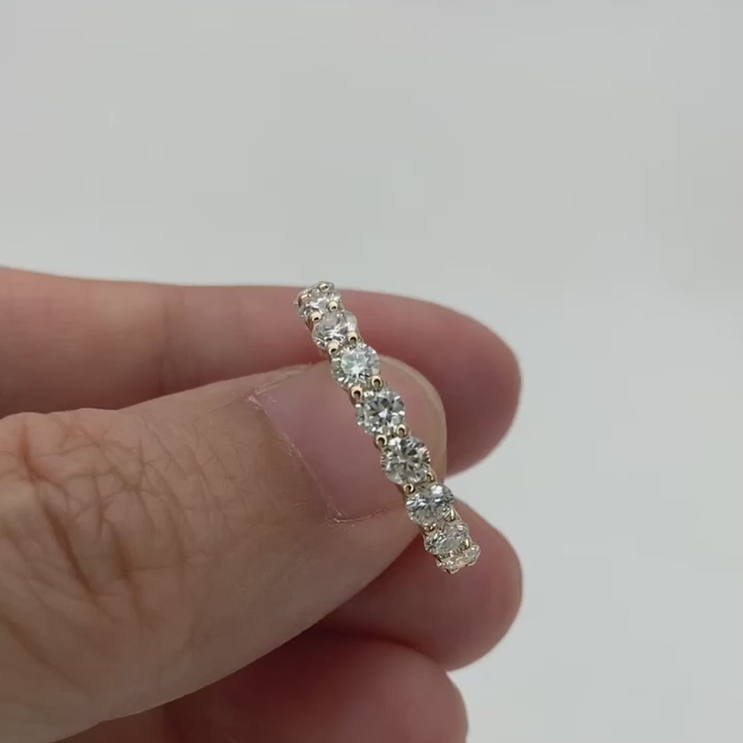 affordable 18k yellow gold shared prong 2 carat round brilliant lab diamond wedding band Quorri Canada