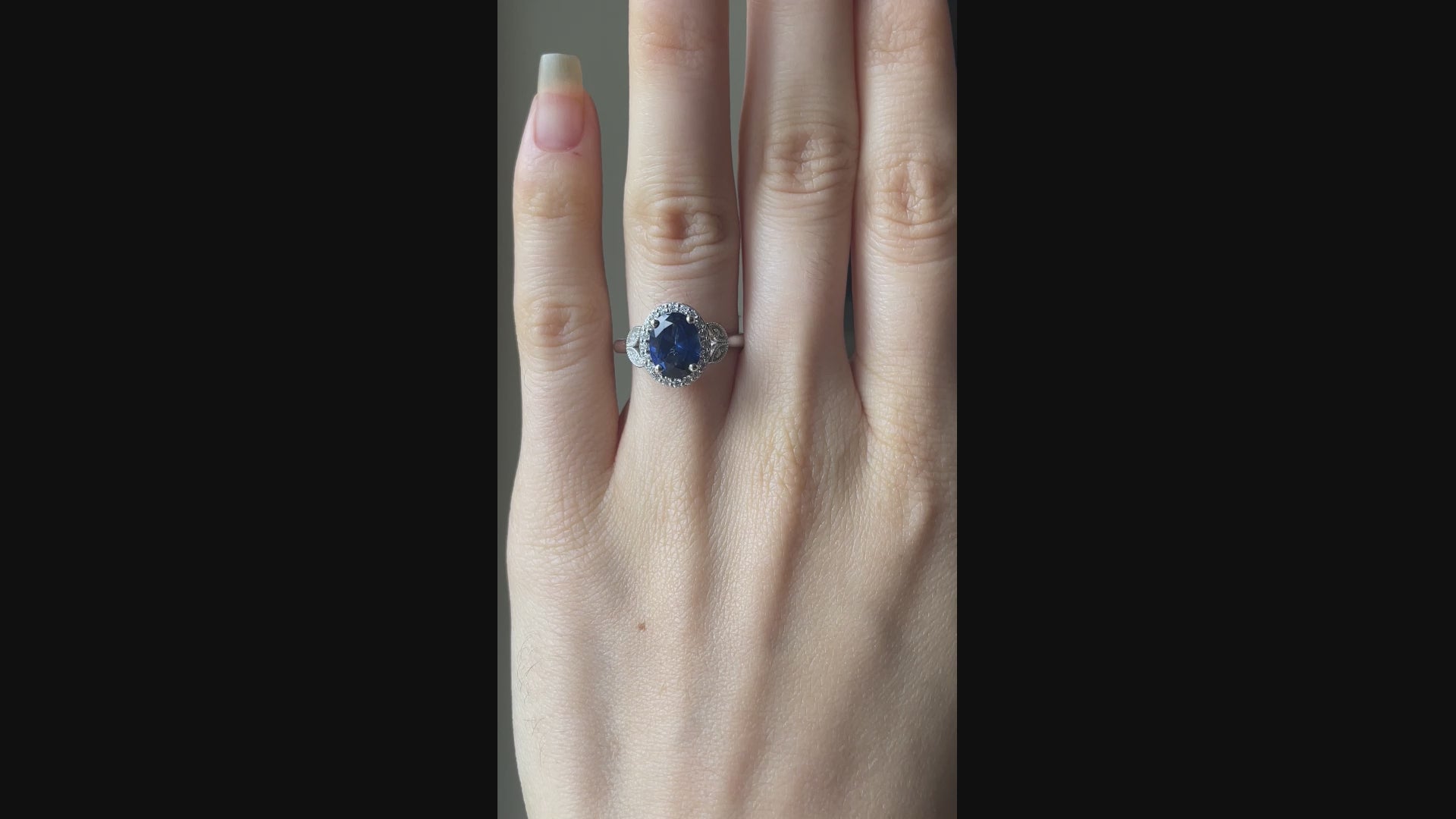 18k white gold lab grown 4.5 carat blue sapphire halo and petal engagement ring Quorri Canada